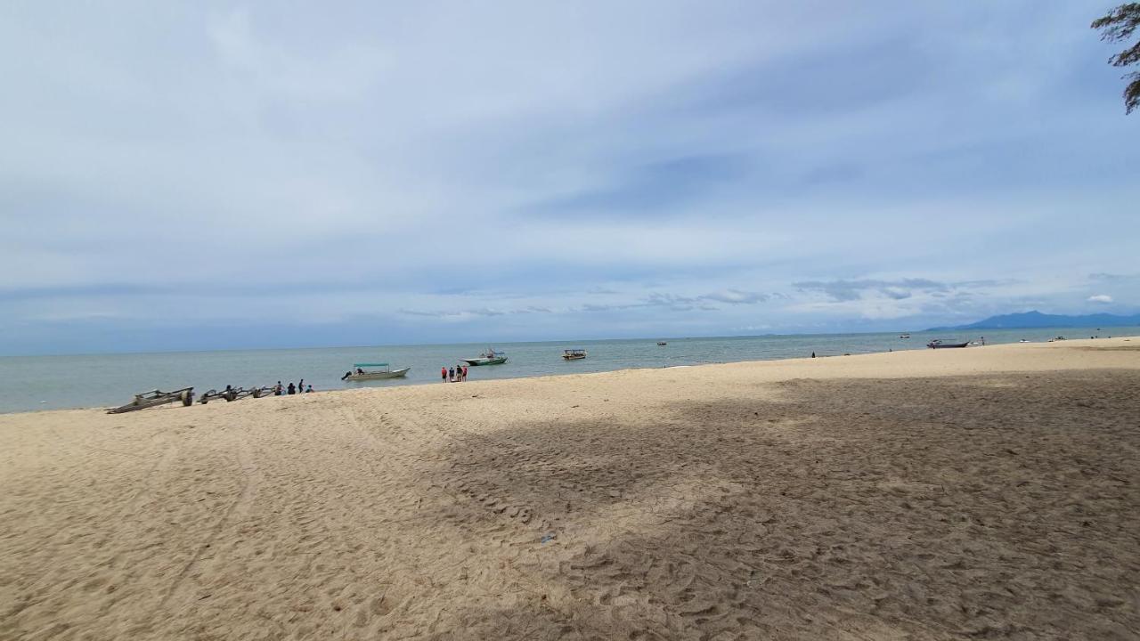 By The Sea Beach Luxury Resort - บาตูเฟอริงกี ภายนอก รูปภาพ