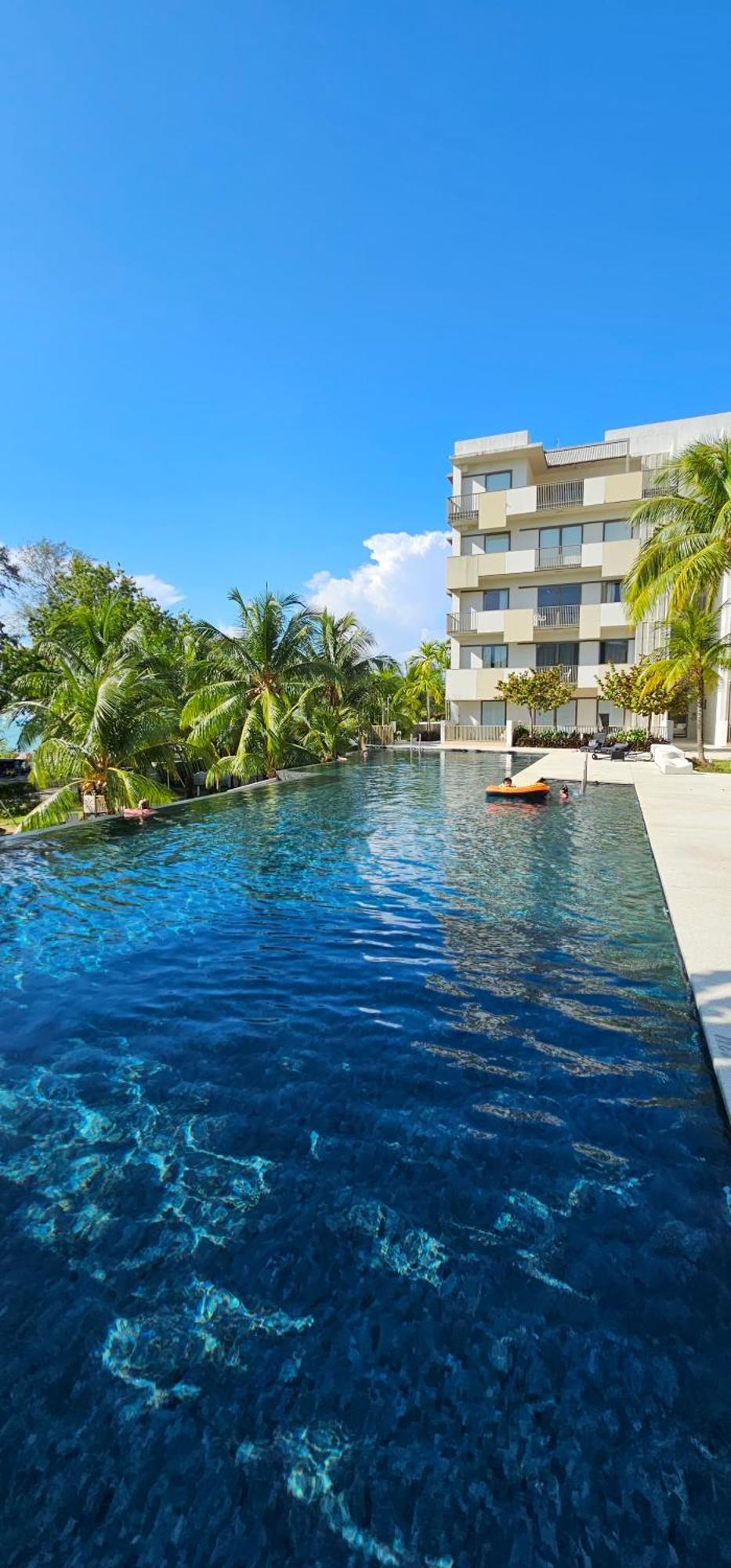 By The Sea Beach Luxury Resort - บาตูเฟอริงกี ภายนอก รูปภาพ
